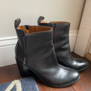 Gap black zip up heeled boot